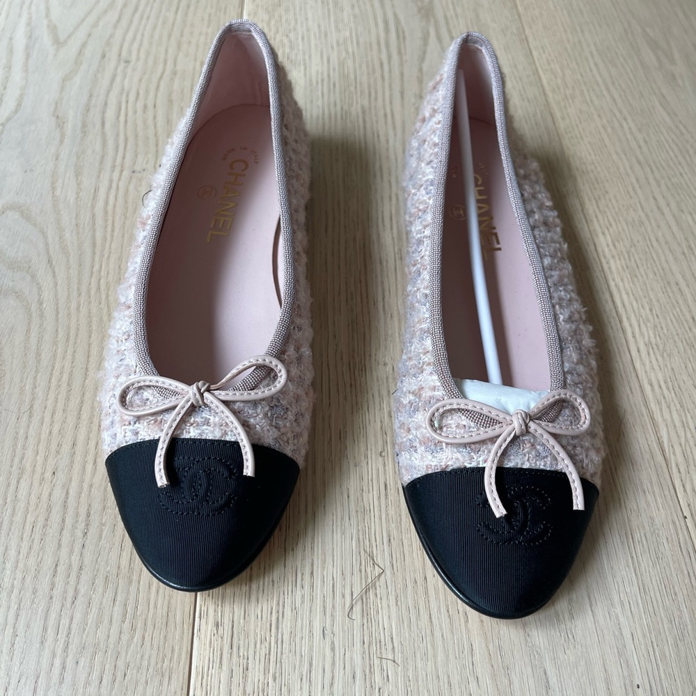Pre fall 2024 tweed Chanel ballet flats - size 39 (pink/white/black)